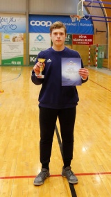 Pilt: 2018 EKC PC2004 parim väravavaht SK Tapa.jpg