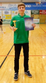 Pilt: 2018 EKC PC2004 parim mängija Ilja Kosmirak SK Tapa.jpg